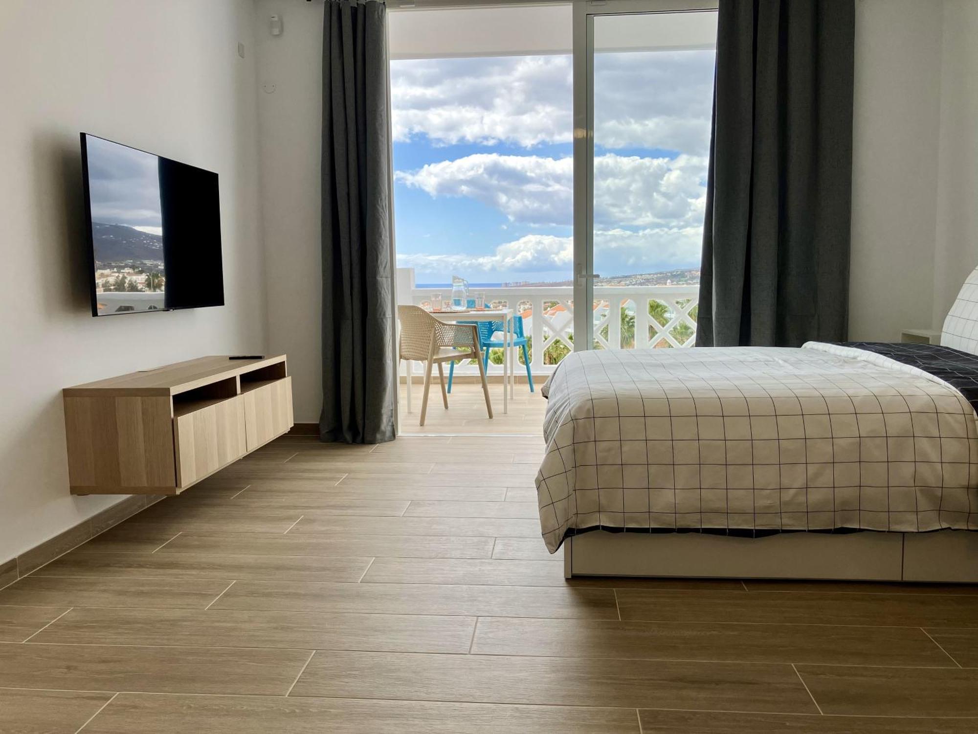 Costa Adeje - Modern Apartment With Terrace Views Of Ocean & Sunset Bagian luar foto